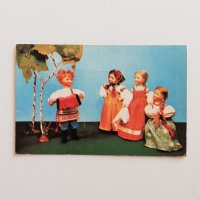Vintage*カード 「ロシア民族衣装の人形」（1967年／ロシア）