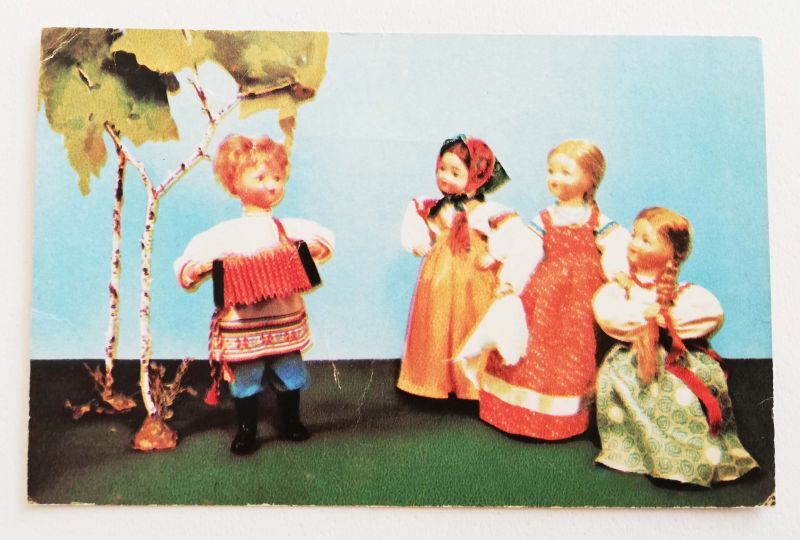 Vintage*カード 「ロシア民族衣装の人形」（1967年／ロシア） - 旅する
